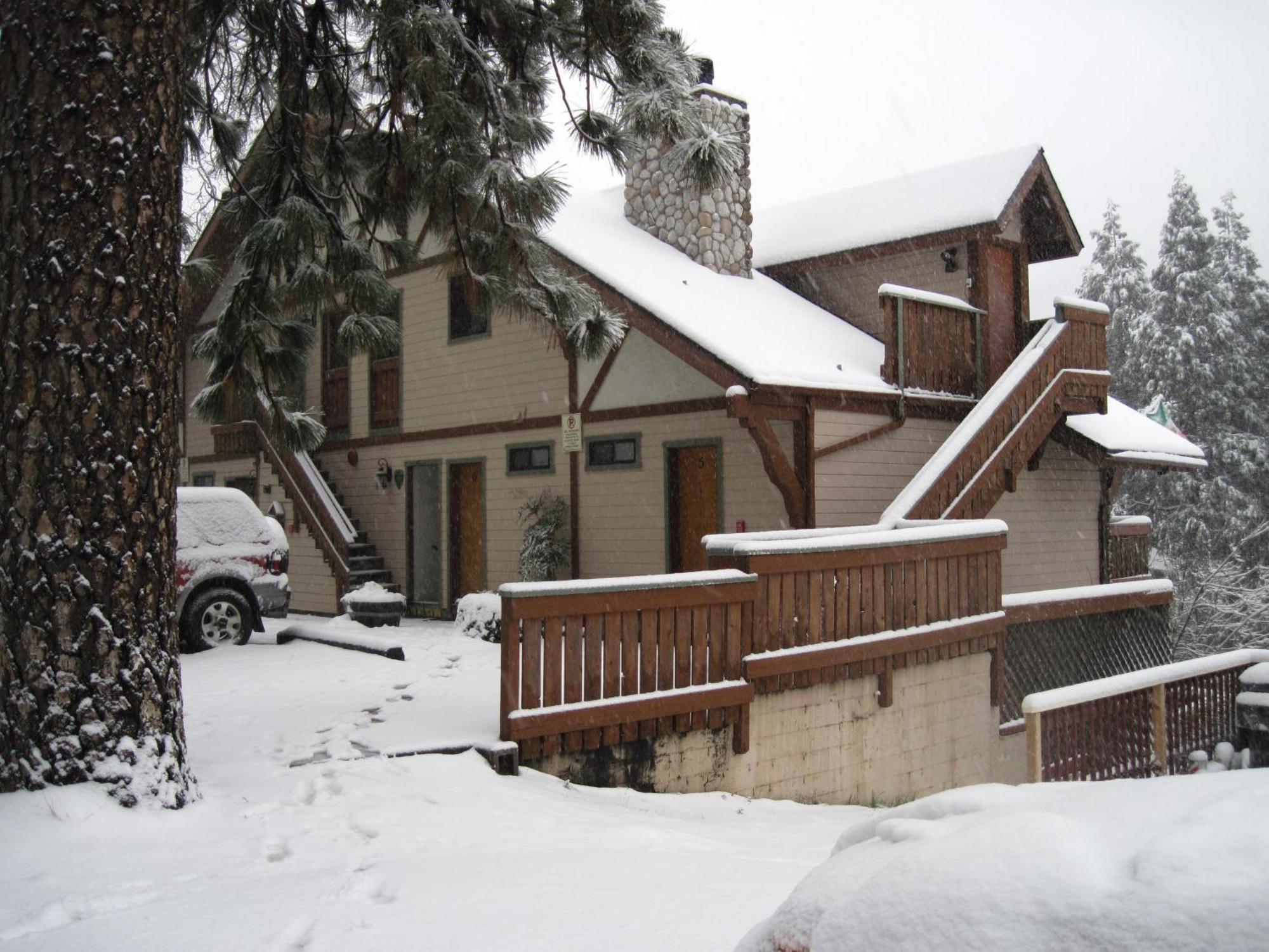 The North Shore Inn Crestline Экстерьер фото