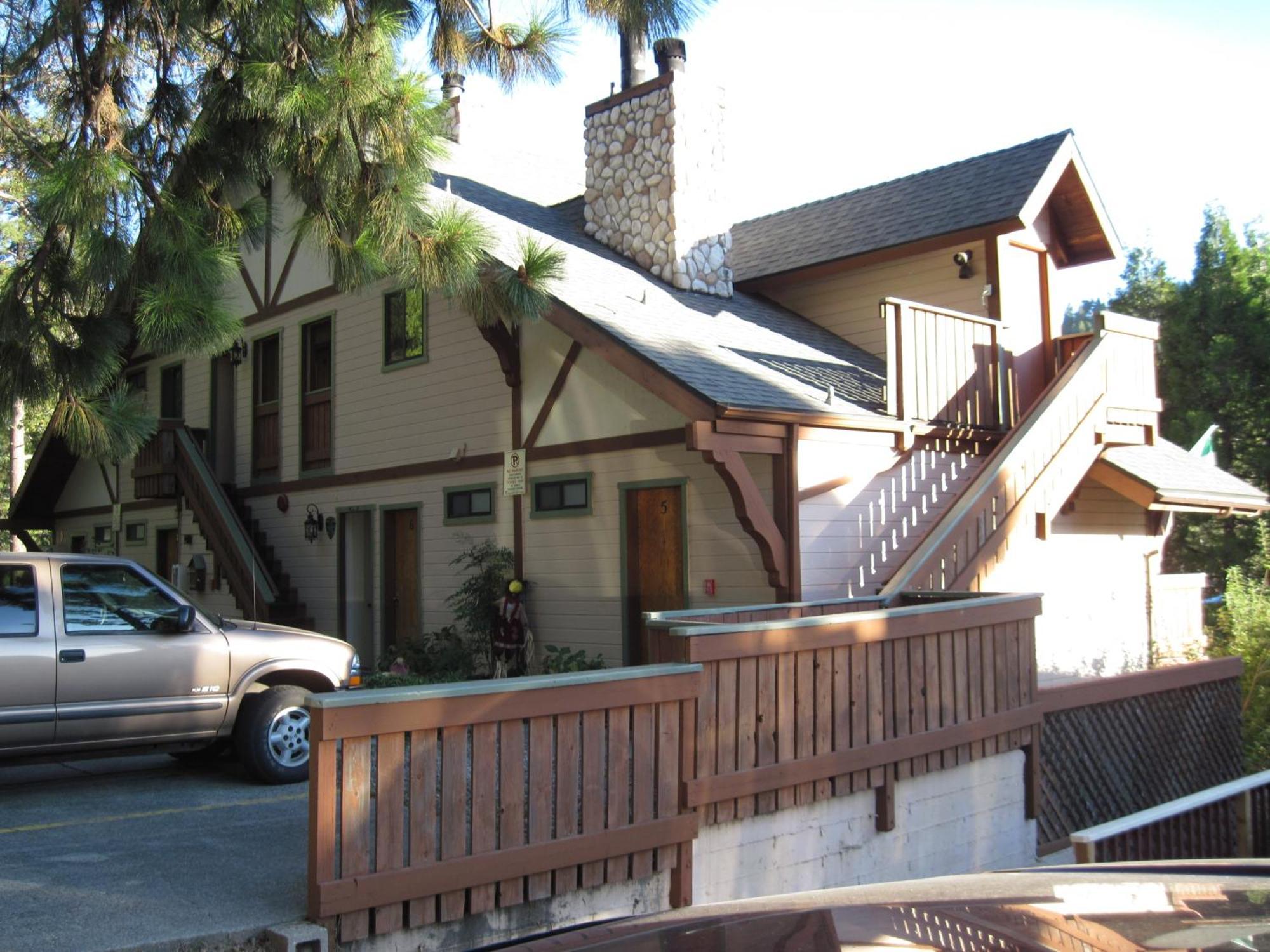 The North Shore Inn Crestline Экстерьер фото
