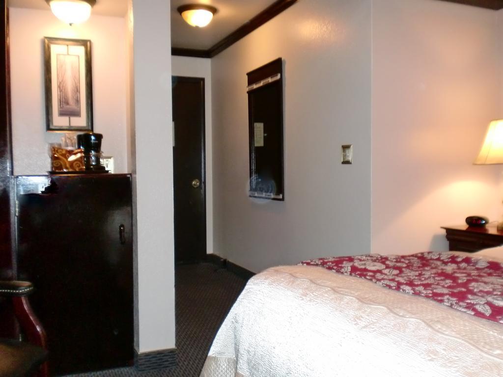 The North Shore Inn Crestline Экстерьер фото