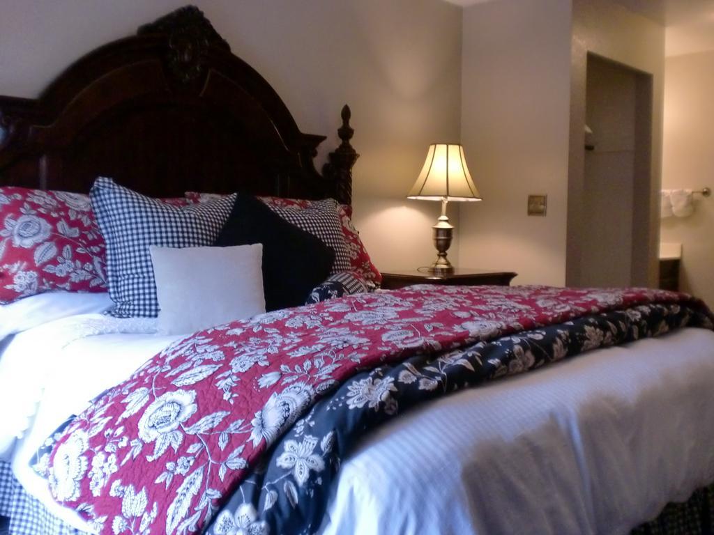 The North Shore Inn Crestline Экстерьер фото