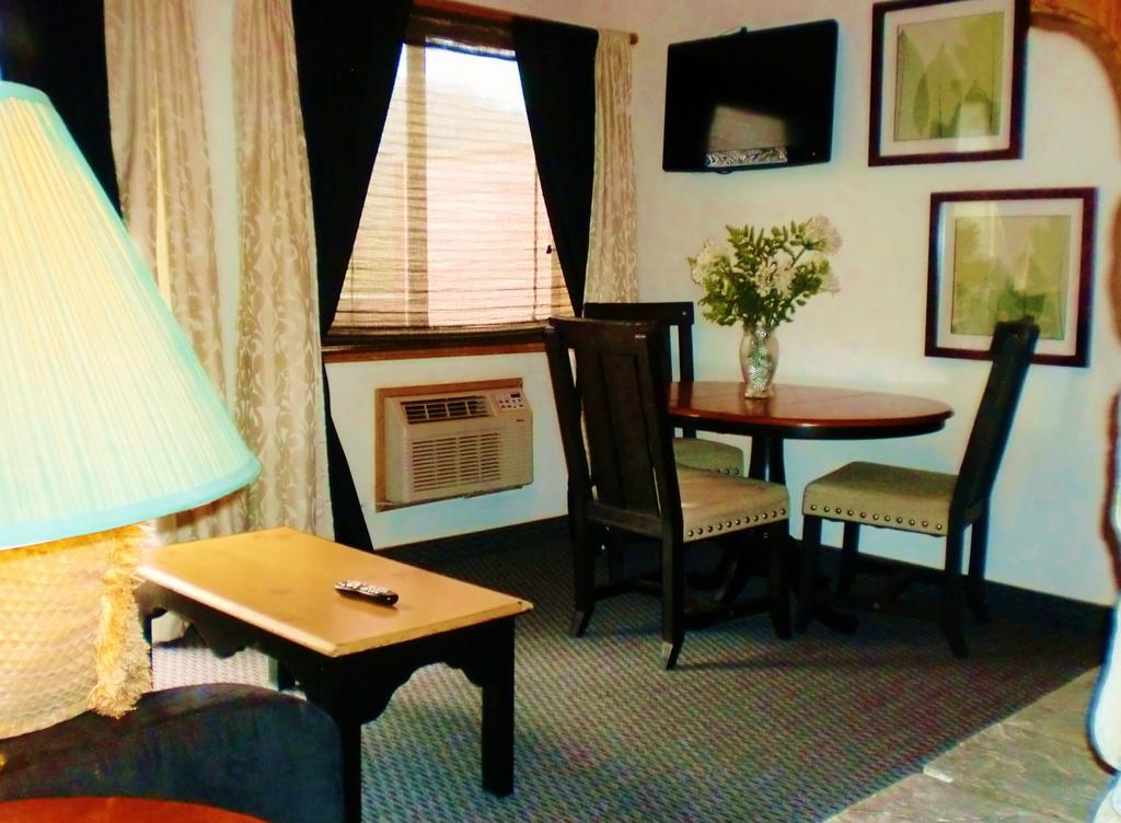 The North Shore Inn Crestline Экстерьер фото
