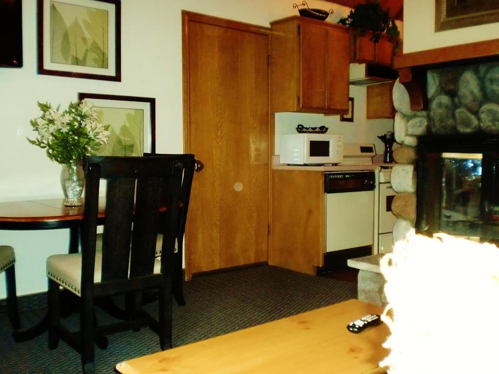 The North Shore Inn Crestline Экстерьер фото