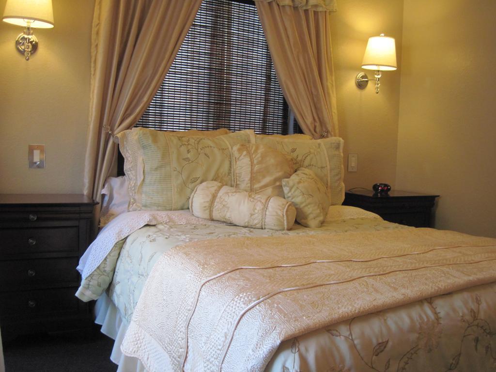 The North Shore Inn Crestline Экстерьер фото